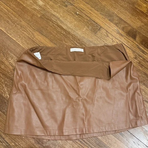 Size XL Abercrombie & Fitch faux leather tan/ brown mini skirt - Picture 1 of 8